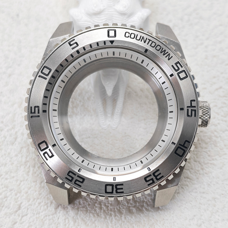 Citizen Watch Tsuyosa - Mod King Samurai 44mm ウォッチケース。サファイアガラスを使用したシルバーのステンレススチール製。NH34、NH35、7S、4Rムーブメントに対応。メンズ用NH35ウォッチケース。